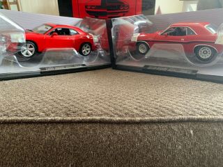 Very Rare Dodge 40th Anniversary 1970 And 2010 Challenger Two Pack 1:18