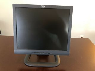 Vintage IBM (T117) LCD Flatscreen Monitor Model No.  4943 - 17U 4