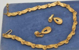 LOVELY VTG SIGNED CROWN TRIFARI GOLD TONE FX PEARL NECKLACE EARRING SET AN68 2