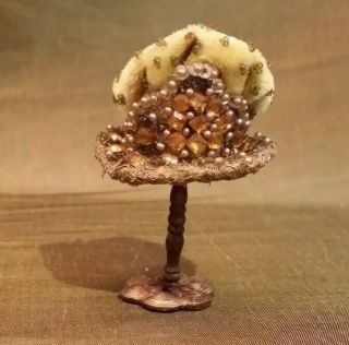 Dollhouse Miniature Artisan Susan Harmon Vintage Hat On Stand