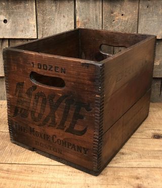Rare Vintage Drink Moxie The Moxie Co.  Boston One Dozen Bottle Crate Carrier