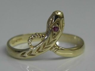 AN EXQUISITE VINTAGE HALLMARKED 9ct SOLID GOLD & RUBY SNAKE RING UK Size Q 5