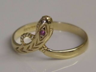 AN EXQUISITE VINTAGE HALLMARKED 9ct SOLID GOLD & RUBY SNAKE RING UK Size Q 6