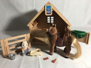 Calico Critters/sylvanian Families Horse/pony With Stable & Stable Boy