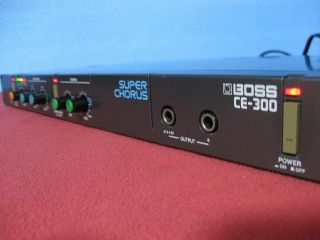Boss CE - 300 Analog Chorus Vintage Analog 80s Rack Perfect 3