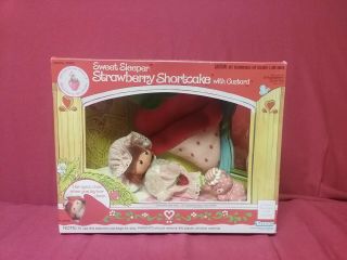 Vintage 1984 Kenner Sweet Sleeper Strawberry Shortcake With Custard Cat