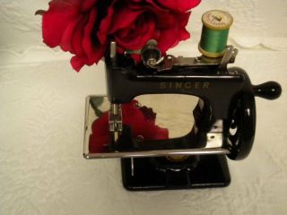 Vintage Singer 20 Sewhandy Toy Child Small Sewing Machine
