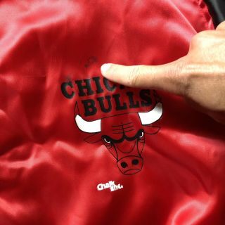 Men ' s Vintage 90 ' s Chalk Line Chicago Bulls Red Black Satin Bomber Jacket Sz 2XL 3