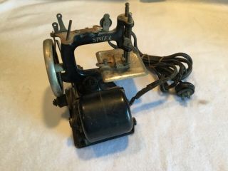 Old Vintage Singer Toy Sewing Machine W/ Motor Or Resto
