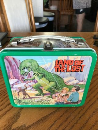VINTAGE 1975 LAND OF THE LOST LUNCHBOX AND THERMOS. 2