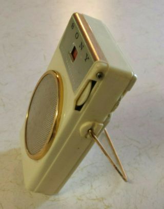 VINTAGE SONY TR - 610 TRANSISTOR RADIO.  IVORY W/GOLD STAND IN ORDER 2