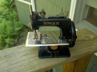 Vintage Singer Hand Crank Toy Child 