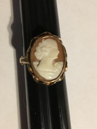 Vintage 10k Yellow Gold Cameo Ring,  Size 5,  2.  91 Grams