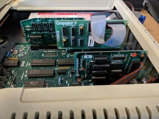Vintage Apple IIe 2e iie Computer A2S2064 Powers on 2