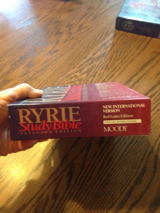 RARE NIV RYRIE STUDY BIBLE BURGUNDY LEATHER 1984 TEXT BRAND 2