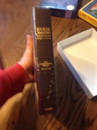 RARE NIV RYRIE STUDY BIBLE BURGUNDY LEATHER 1984 TEXT BRAND 3