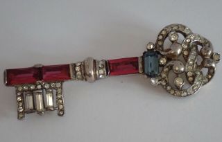 RARE VINTAGE TRIFARI STERLING SILVER RUBY SAPPHIRE RHINESTONE KEY BROOCH 10