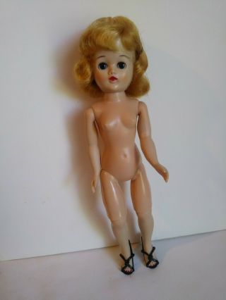 Vintage vogue jill doll with clothes.  awesome 2