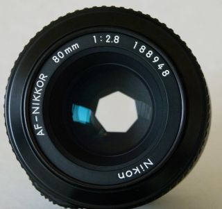 Rare Nikon Nikkor 80mm f/2.  8 AF with caps,  UV filter and HS - 7 hood, 4