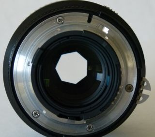 Rare Nikon Nikkor 80mm f/2.  8 AF with caps,  UV filter and HS - 7 hood, 5