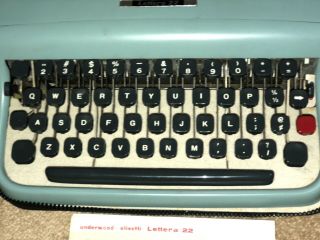 Vintage Blue OLIVETTI Ivera LETTERA 22 Typewriter Made In Italy with Travel Case 5