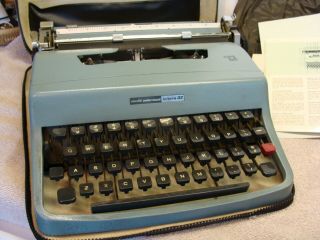 VINTAGE OLIVETTI UNDERWOOD LETTERA 32 TYPEWRITER W/CASE PAPERS COVER BLUE GREEN 4