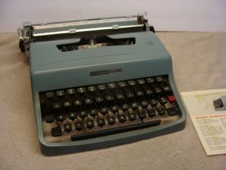 VINTAGE OLIVETTI UNDERWOOD LETTERA 32 TYPEWRITER W/CASE PAPERS COVER BLUE GREEN 8