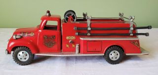 Tonka Toys Ford Cab T.  F.  D.  SUBURBAN PUMPER FIRE TRUCK No.  5 - 50 ' s V RARE 6