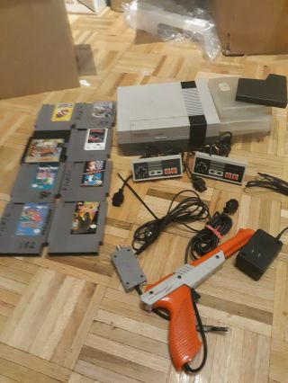 Nes System 8 Games 2 Controllers And Gun Vintage Console Accessories