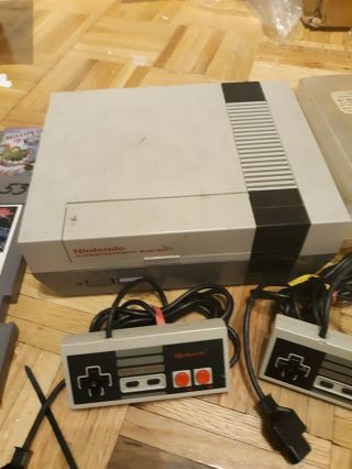 NES System 8 Games 2 Controllers And Gun vintage console accessories 2
