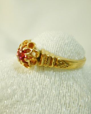 ladies ruby ring 14k gold ring size 5.  5 dainty vintage 3