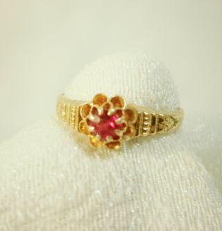 ladies ruby ring 14k gold ring size 5.  5 dainty vintage 8