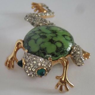 Vintage Mazer Gold Plate Emerald Green Rhinestone Art Glass Frog Pin Clip Brooch