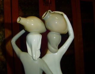 Vintage LLADRO PORCELAIN STATUE,  LADY WATER CARRIERS, 6