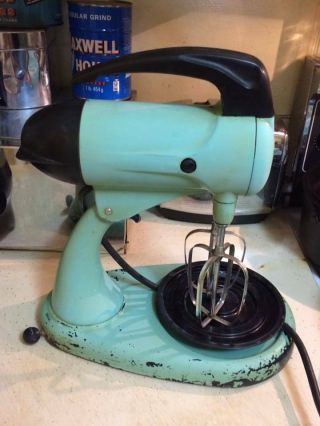 Vintage Blue Sunbeam Mixer and matching blue Glasbake bowls 5