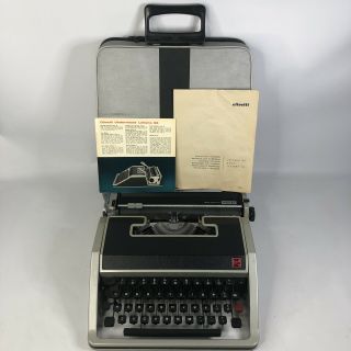 Olivetti Underwood Lettera 33 Portable Typewriter Vintage W/ Case.  Well