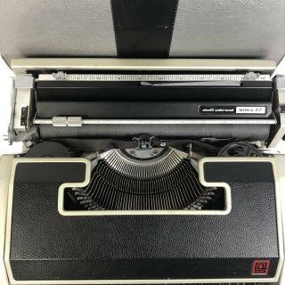 Olivetti Underwood Lettera 33 Portable Typewriter Vintage w/ case.  well 3