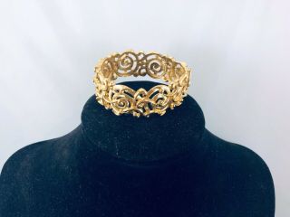 Vtg.  Crown Trifari Gold Tone L’orient Swirled Hinged Bracelet