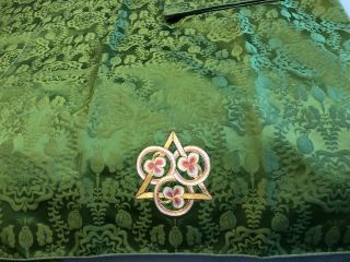 GORGEOUS VINTAGE 5 PC GREEN BROCADE CATHOLIC CHURCH ALTAR SET J.  T.  CUTHBERTSON 3