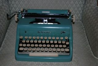 Vintage 1956 Royal Quiet De Luxe Typewriter With Case Green Gloss Finish