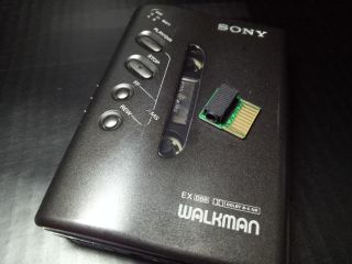 RARE SONY WM - DX100 walkman cassette player 9