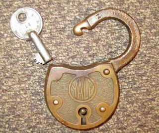 Old Yale Oval Brass Pad Lock With Matching 14 Barrel Key,  Vintage,  Antq