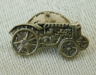 Lovely Vintage Very Small Fordson Tractor Farm Machinery W.  O.  Lewis Badge