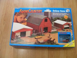 Ertl Farm Country Deluxe Farm Play Set & Animals - Vintage - Euc 4243