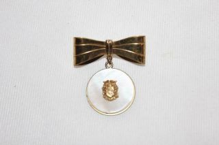 Vintage Theta Chi Fraternity Girlfriend Or Mom Mother Of Pearl & Gold Bow Pin