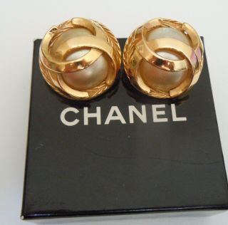 Vintage Signed Chanel Cc Logo Gold Tone Faux Pearl Clip Earrings & Box