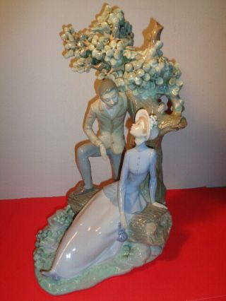 Large Rare Lladro Man Leaning In For A Kiss Under Tree Sculpture (17.  5 By 11.  5 B
