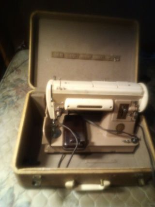 Vintage 1956 Singer 301A Slant Needle Sewing Machine woeking very great conditin 2