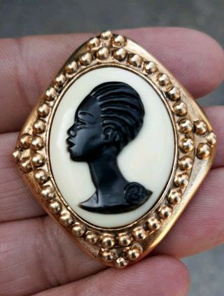 Lovely Coreen Simpson The Black Cameo Nail Head Gold Tone Vintage Brooch Pin