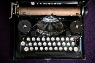 Vintage UNDERWOOD Standard Portable Typewriter,  Case RARE 2